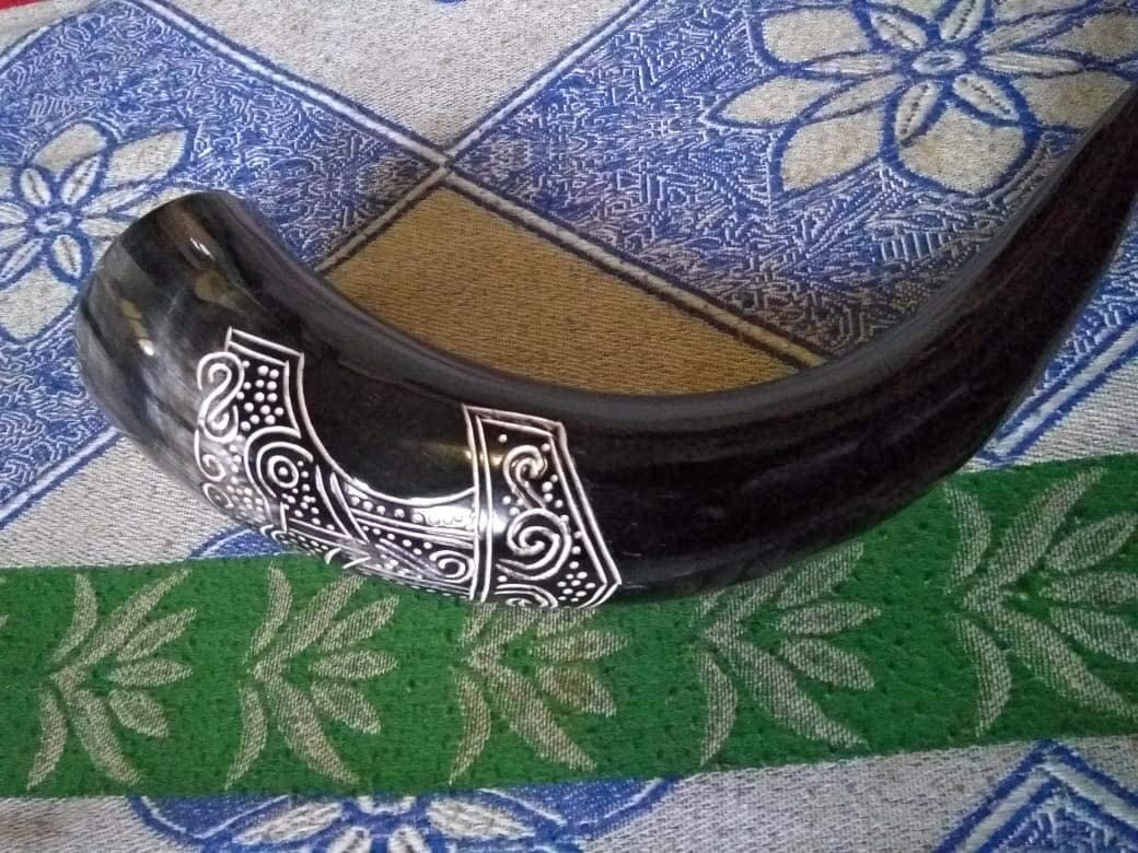 Large Viking Drinking Horn with Stand H521