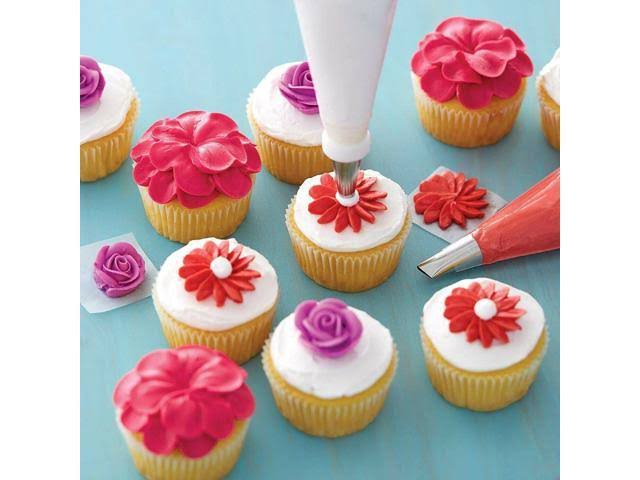 12-Piece Cupcake Decorating Icing Tips Set V763930