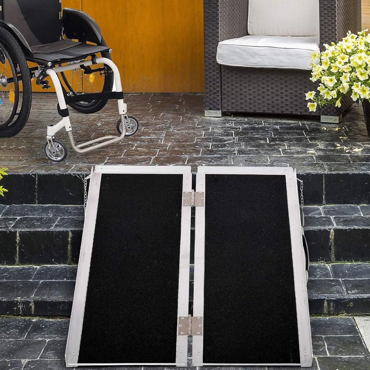 Aluminum Portable Skidproof PVC Carpeted Folding Wheelchair Ramp R994170