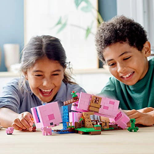 Minecraft Pig House Building Toy with 2 Pig Figures R589