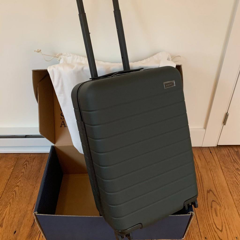 Green Carry-On with Built-in Battery V66192