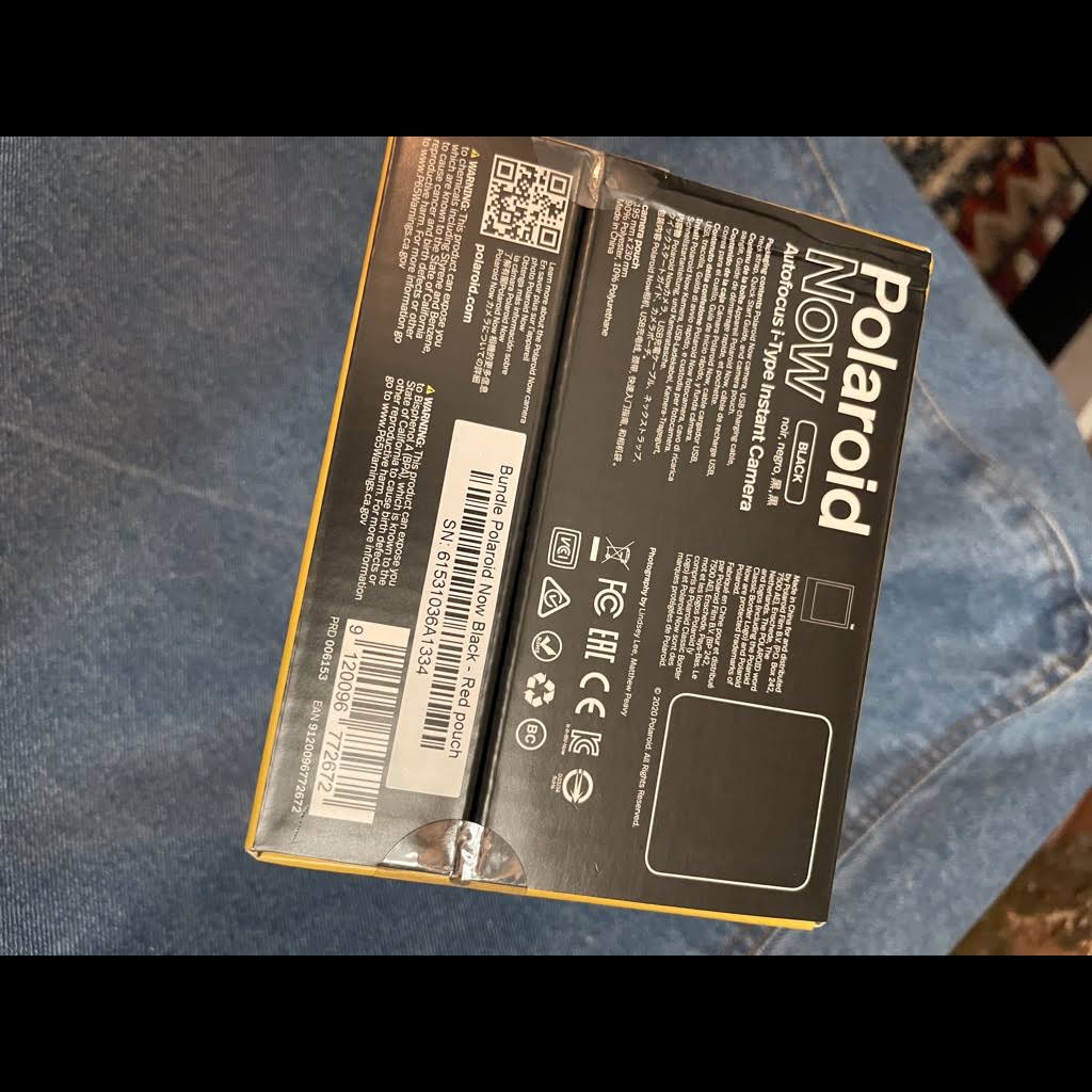 Black Camera with Red Travel Pouch Z571