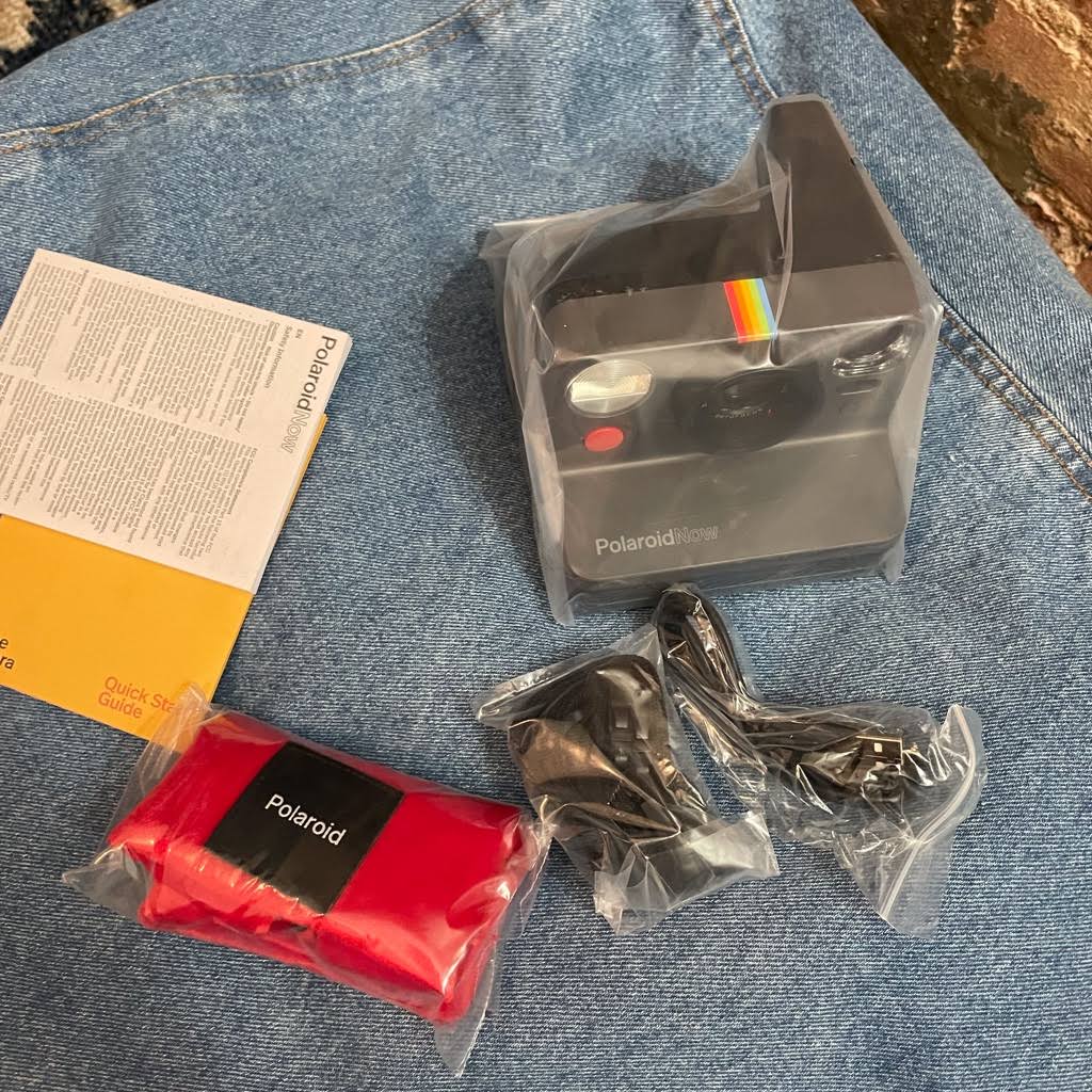 Black Camera with Red Travel Pouch Z571